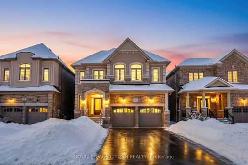 22 Valleo St, Keswick, ON, L4P0J9 | Card Image