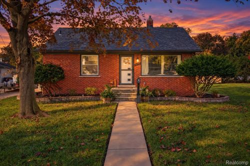 3172 Winifred St, Wayne, MI, 48184-1439 | Card Image