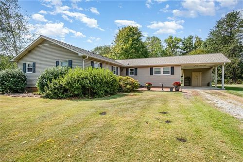 4401 Hollow Hill Rd, Kernersville, NC, 27284-8425 | Card Image