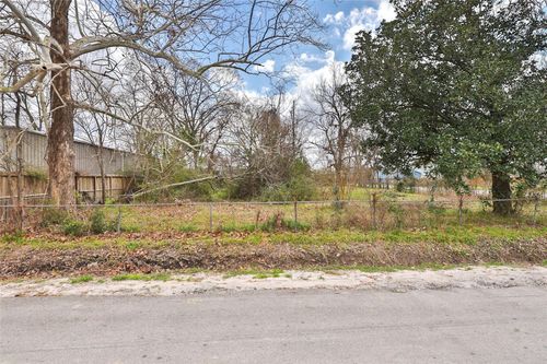 202 Burbank St, Houston, TX, 77076-5005 | Card Image