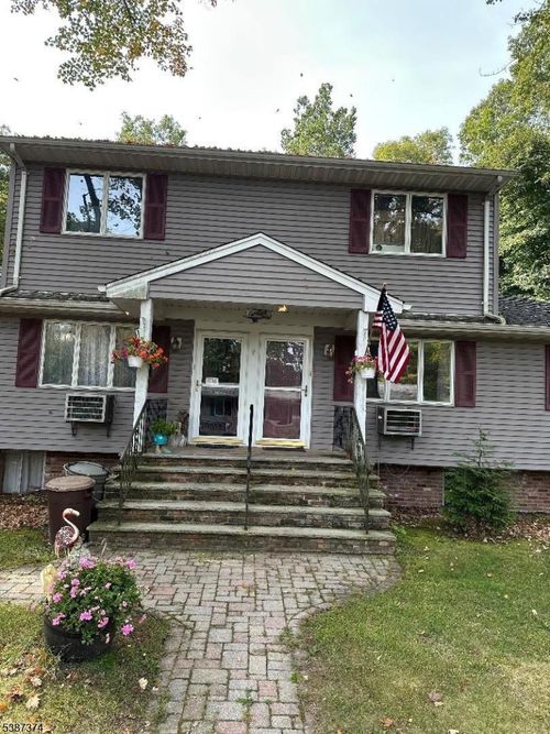 9 Fern Pl, Ringwood, NJ, 07456-1905 | Card Image
