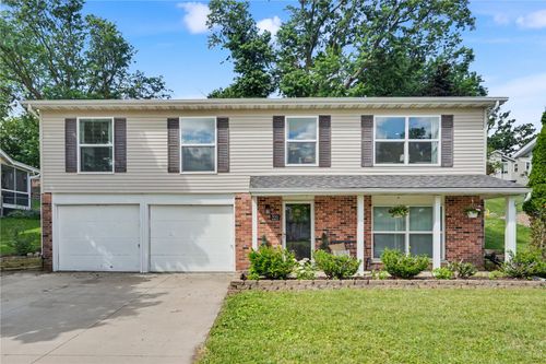 221 Windsor Dr Ne, Cedar Rapids, IA, 52402-1531 | Card Image