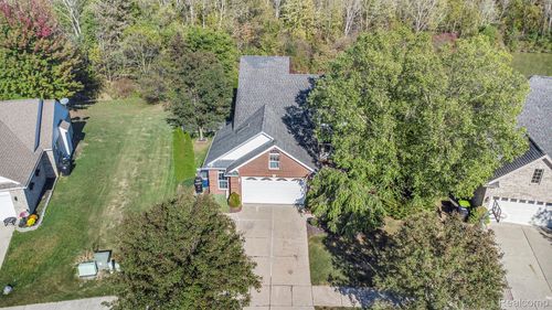 26659 Pepperwood Dr, Woodhaven, MI, 48183-4467 | Card Image