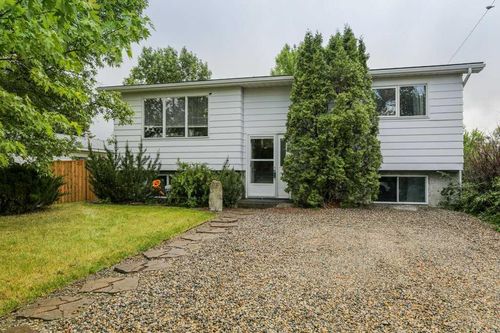 330 Aberdeen Street, Granum, AB, T0L1A0 | Card Image