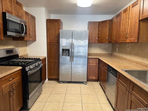 9718 Meadow Dr, Converse, TX, 78109-2602 | Card Image