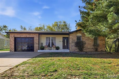 1262 Kings Trail Ln, Fenton, MO, 63026-3620 | Card Image