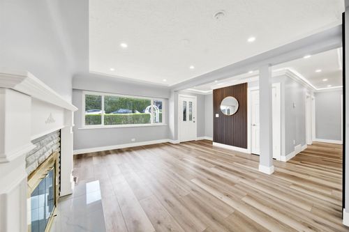 10327 125 St, Surrey, BC, V3V4Y6 | Card Image