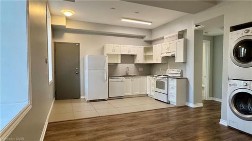 107-58 Beverly St, Cambridge, ON, N1R0C3 | Card Image