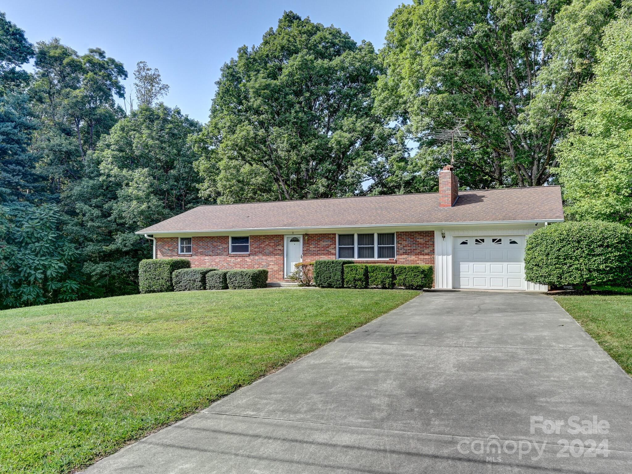 Starnes Cove Dr, Asheville, NC 28806