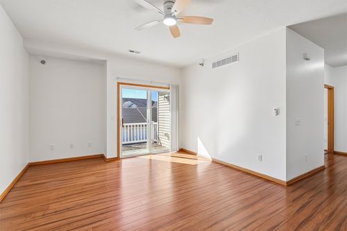 unit-7-10335 Norfolk Dr, Johnston, IA, 50131-3113 | Card Image