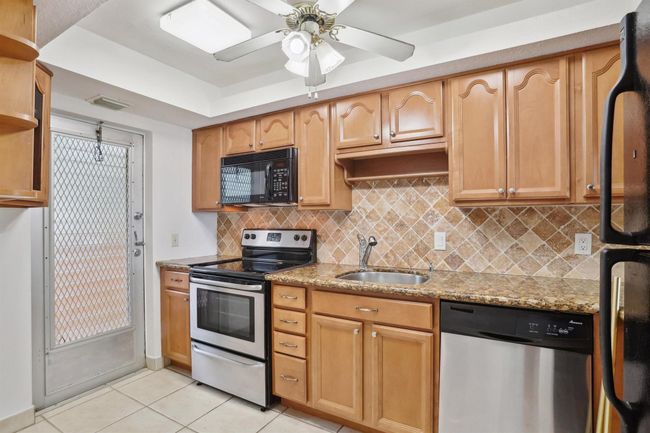 APT-367 - 4500 N Federal Hwy, Condo with 2 bedrooms, 2 bathrooms and null parking in Lighthouse Point FL | Image 9