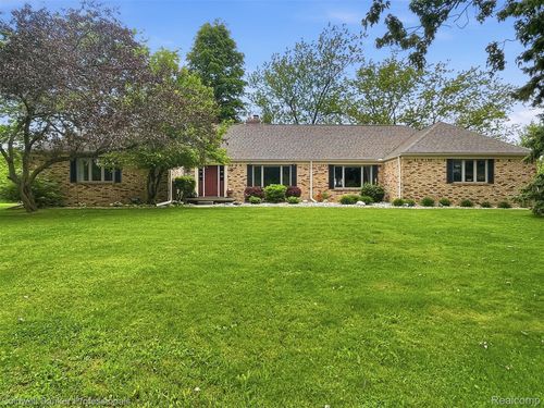 4380 Warwick Circle Dr, Grand Blanc, MI, 48439-8337 | Card Image