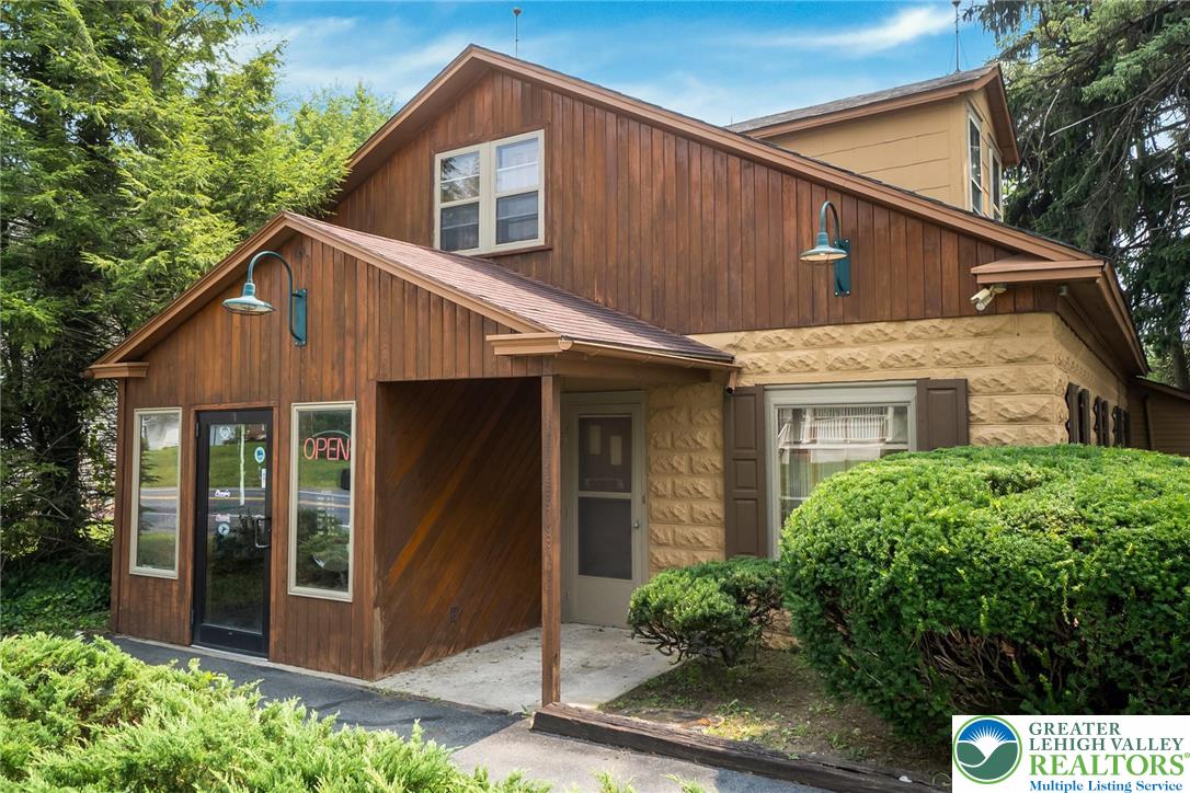 328 E Lawn Rd, Nazareth, PA 18064