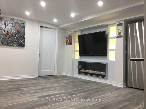 33 Glenshephard Dr, Scarborough, ON, M1K4N2 | Card Image