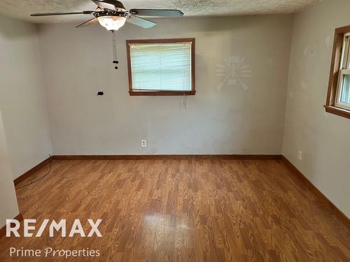 9865 Tuscola Rd, Clio, MI, 48420-8704 | Card Image