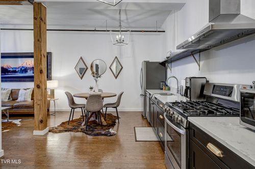 203-201 8th St, Bristol, TN, 37620-2216 | Card Image