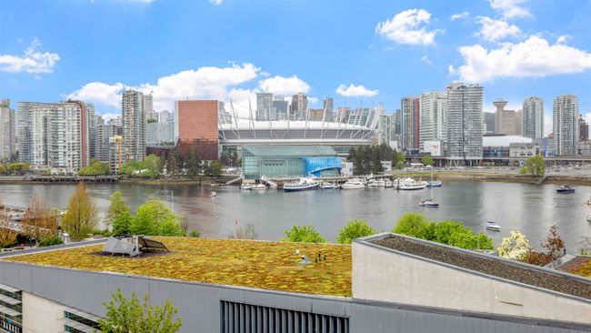 502 - 12 Athletes Way, Condo with 2 bedrooms, 2 bathrooms and 1 parking in Vancouver BC | Image 19