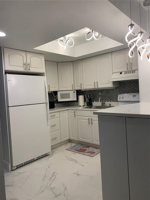 25-1110 N Riverside Dr, Pompano Beach, FL, 33062-8161 | Card Image