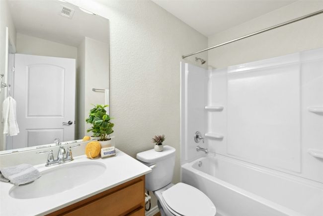 Guest Full Bath | Image 20