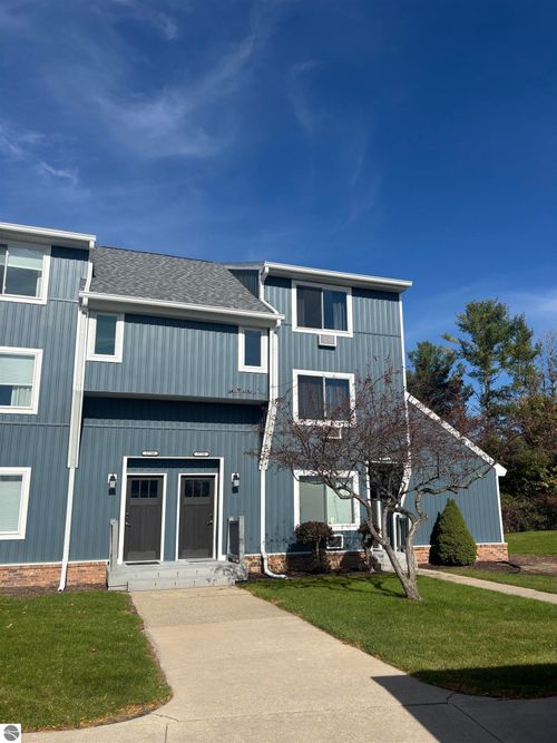 5736 Hilltop Way, Williamsburg, MI, 49690-8613 | Card Image