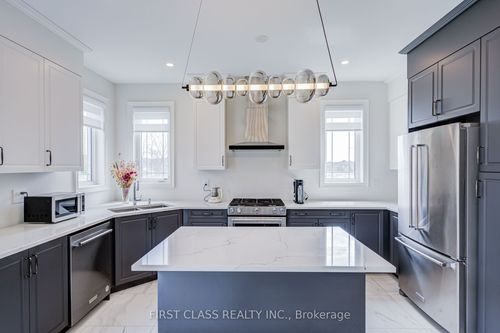 376 Seaview Hts, East Gwillimbury, ON, L9N0Y5 | Card Image