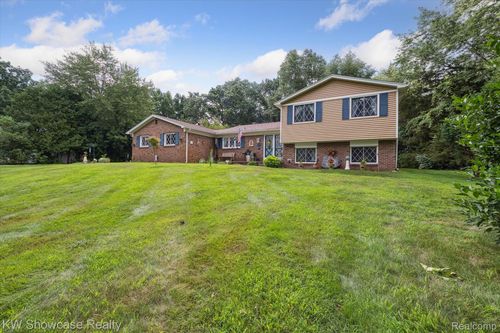 3364 Mccluskey, Pinckney, MI, 48169-8433 | Card Image