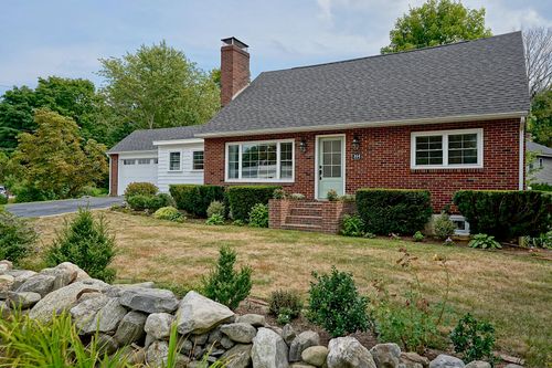 354 Wallis Rd, Rye, NH, 03870-2223 | Card Image