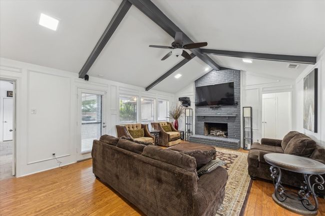 2000 E Branch Hollow Dr, House other with 3 bedrooms, 3 bathrooms and null parking in Carrollton TX | Image 12