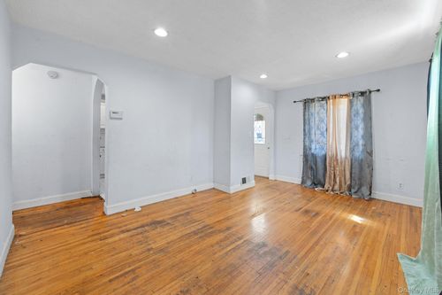 12054 194th St, Saint Albans, NY, 11412-3714 | Card Image
