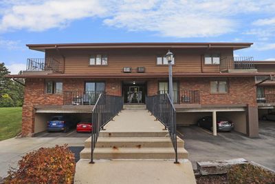 8 - 4085 S 84th Street, Condo with 3 bedrooms, 1 bathrooms and null parking in GREENFIELD WI | Image 2