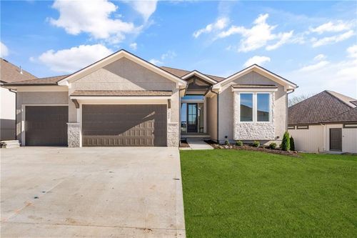 1600 Ne Park Springs Ter, Lee's Summit, MO, 64064-1753 | Card Image