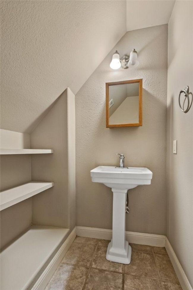 Half bathroom off of bonus room | Image 30