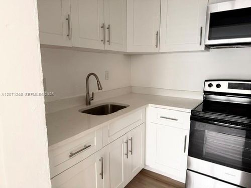 rear-401 Se 10th St, Hallandale Beach, FL, 33009-7121 | Card Image