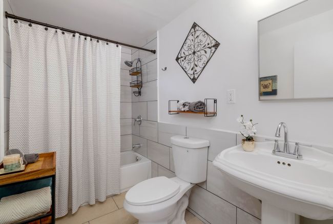 New bathroom (big!) with very nice ceramic | Image 13