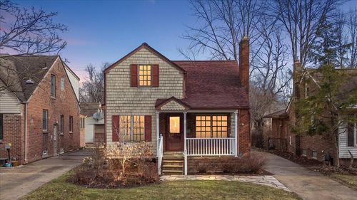 1218 Roslyn Rd, Grosse Pointe Woods, MI, 48236-1384 | Card Image