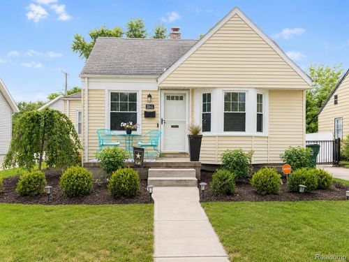 2841 Royal Ave, Berkley, MI, 48072-3822 | Card Image