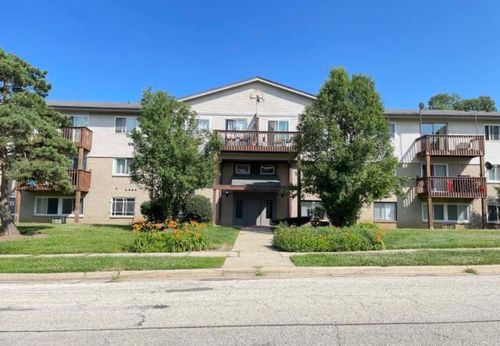 2e-555 Deepwoods Drive, Mundelein, IL, 60060 | Card Image