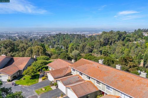 141 Mountain Valley St, Oakland, CA, 94605-4615 | Card Image