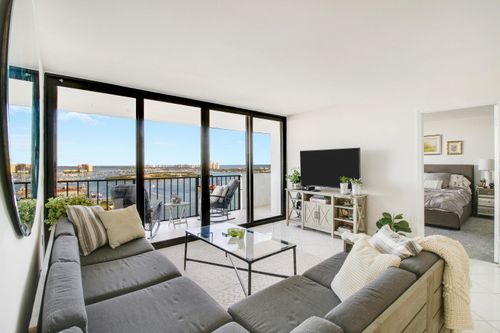 ph-107-5600 N Flagler Dr, West Palm Beach, FL, 33407-2656 | Card Image