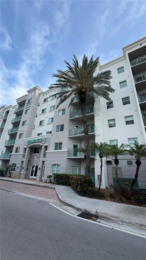 445-6001 Sw 70th St, South Miami, FL, 33143-3405 | Card Image