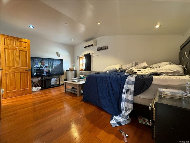 1303 128 Th St, Home with 6 bedrooms, 4 bathrooms and null parking in College Point NY | Image 8
