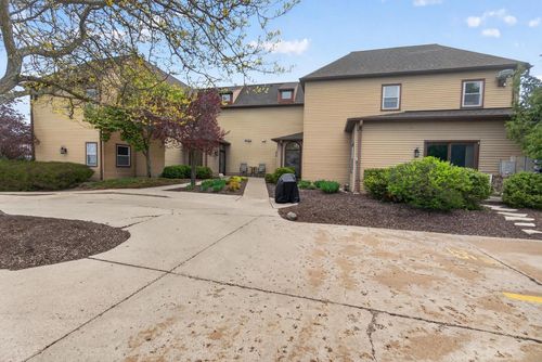 105-100 Main Street, Pewaukee, WI, 53072 | Card Image