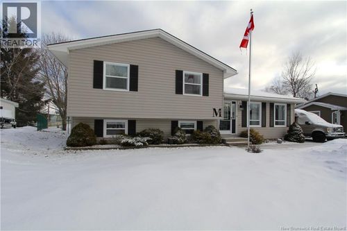 83 Mountfield Cres, Saint John, NB, E2M5R4 | Card Image