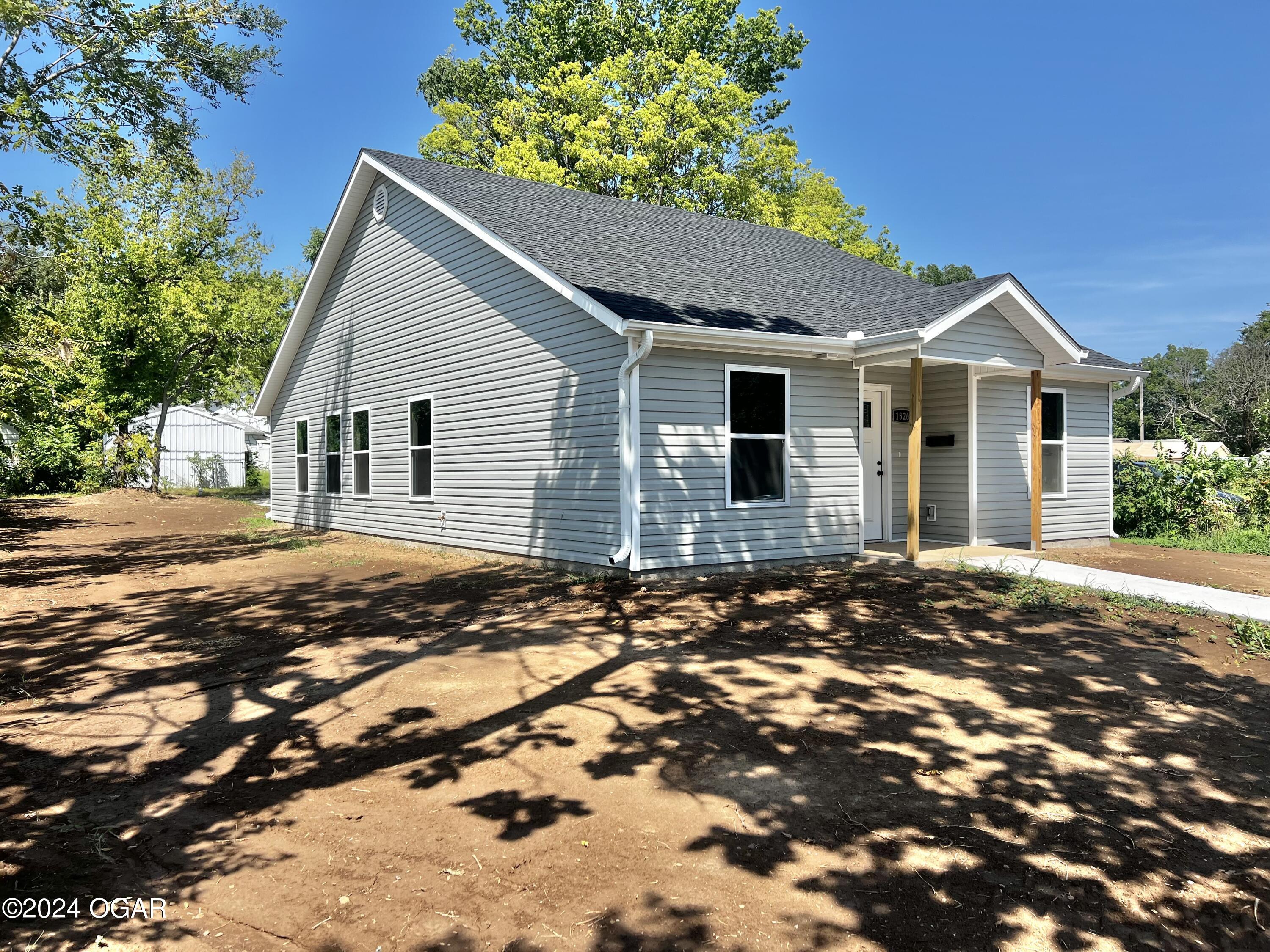 Grand Ave, Joplin, MO 64801