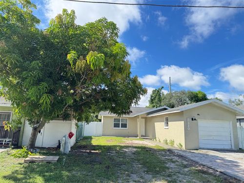 3218 68th Ave N, St Petersburg, FL, 33702-5508 | Card Image
