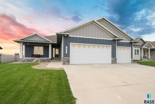 305 E 7th St, Tea, SD, 57064-2598 | Card Image