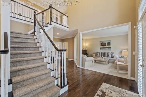 282 Wyngate Drive, Rochester, MI, 48307 | Card Image