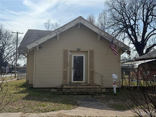 410 E 8th St, Caruthersville, MO, 63830-1635 | Card Image