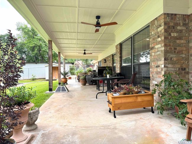 2012 W Lake Dr, House other with 3 bedrooms, 2 bathrooms and null parking in Gladewater TX | Image 10