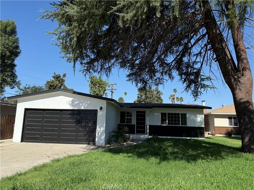 5847 Meadowbrook Ln, Riverside, CA, 92504-1334 | Card Image